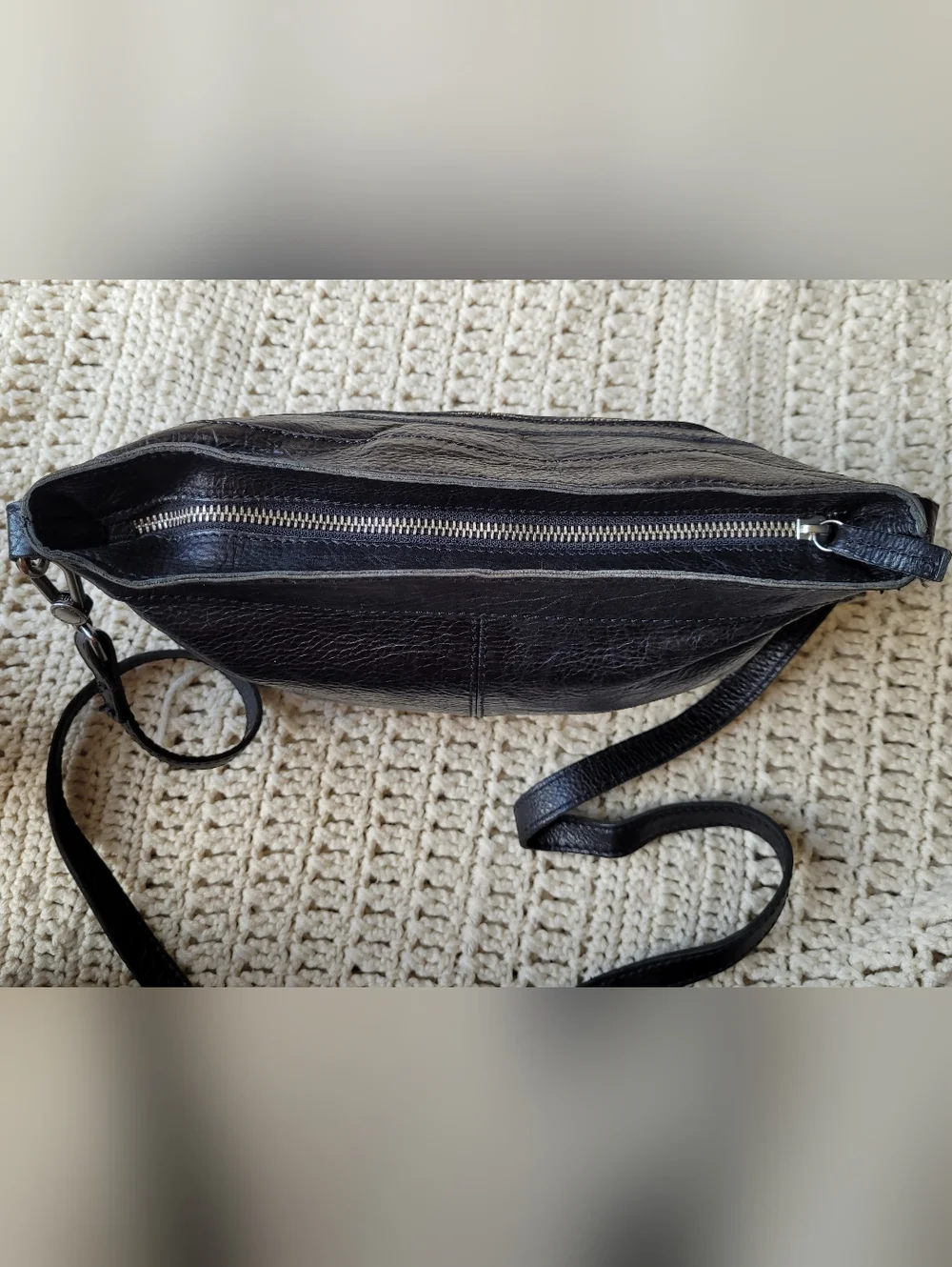 COWBOYSBAG LEATHER CROSSBODY BAG PURSE ADJUSTABLE ZIPPER BLACK SILVER - Picture 3 of 16